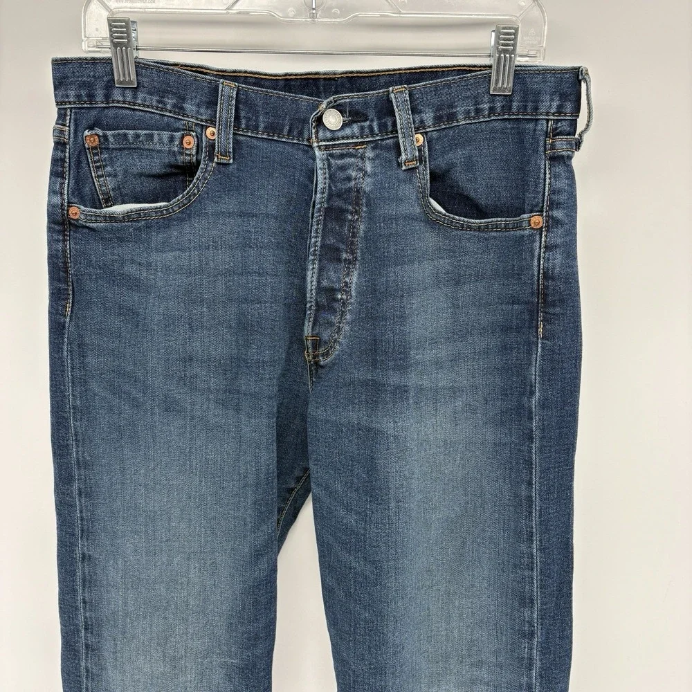 Levi's 501 Jeans Blue Medium Wash Straight Leg Button Fly Men 32X32 Fits (32X31)